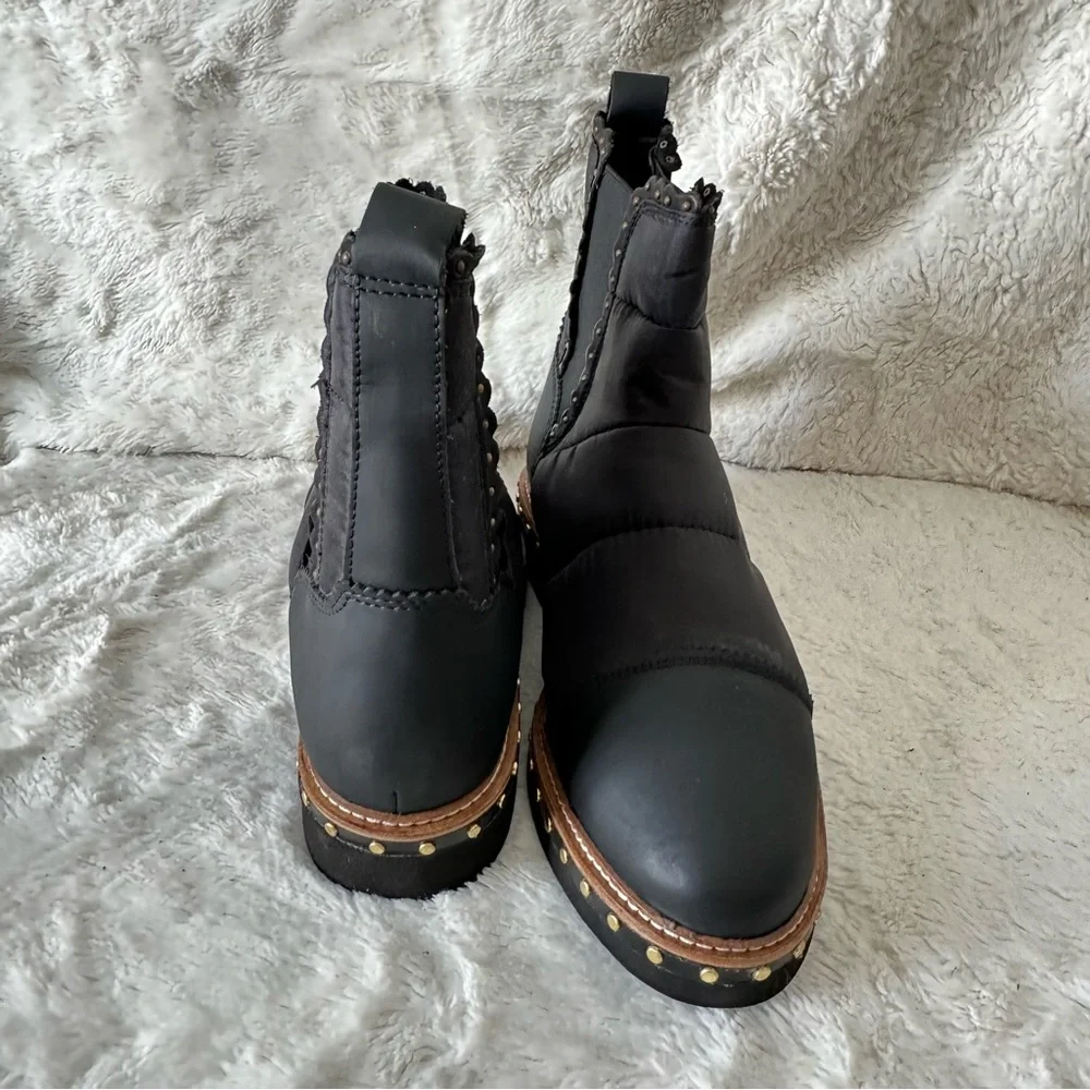 Free People Atlas Puffer Chelsea Boot Black size 40 US 9.5